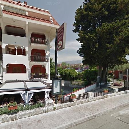 Baia Degli Dei Lejlighed Giardini Naxos Eksteriør billede