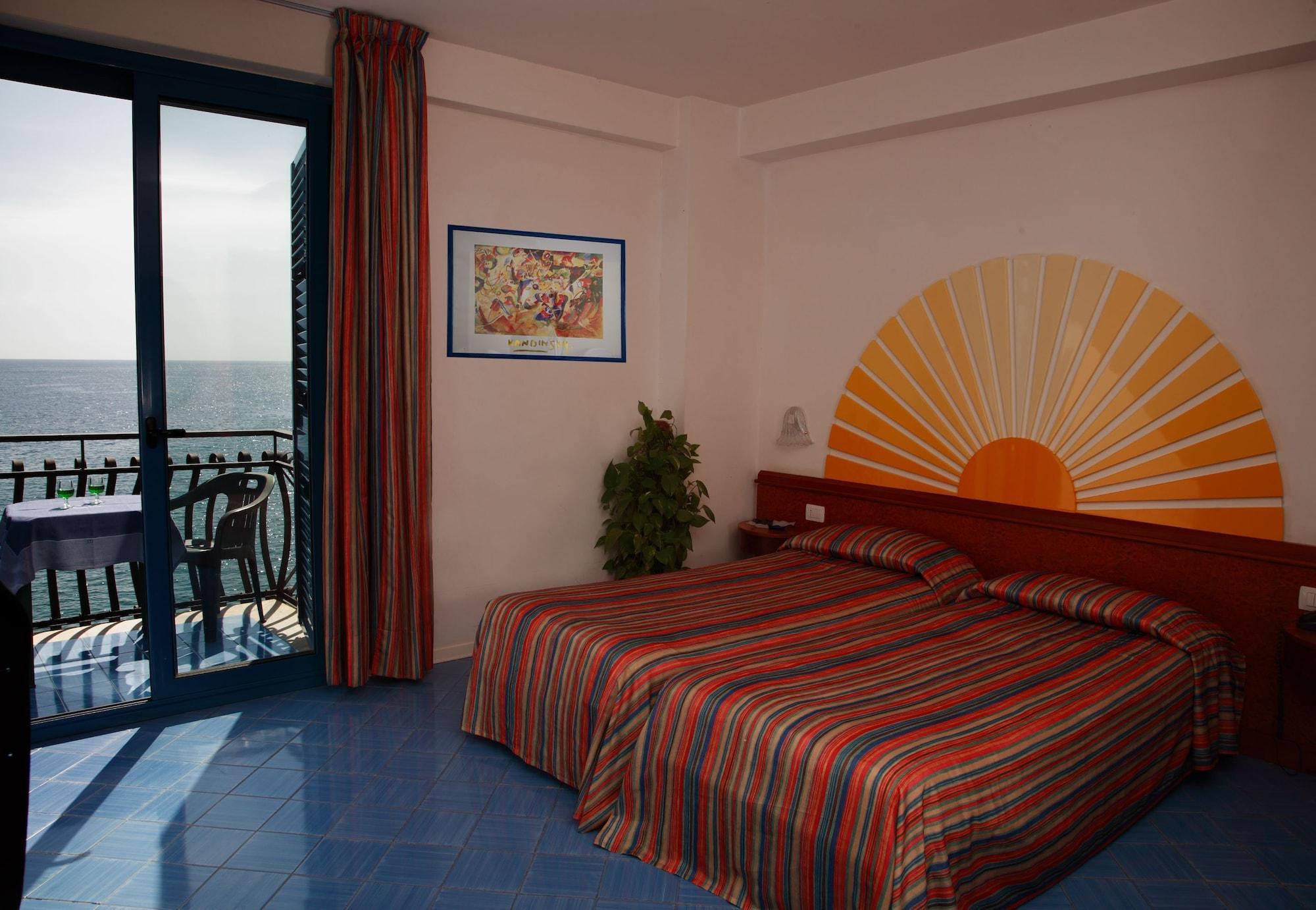 Baia Degli Dei Lejlighed Giardini Naxos Eksteriør billede